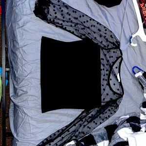 I’m selling this beautiful dressy long sleeve shirt!